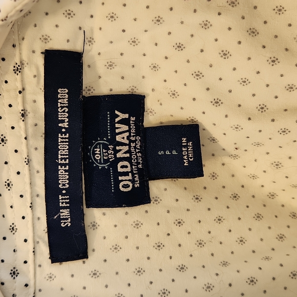 Old Navy Slim Fit Button Down Shirt Small - Picture 2 of 3